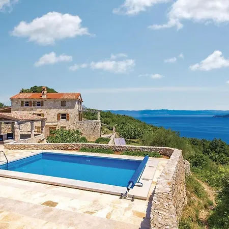 Dom wakacyjny In With Wifi Brseč