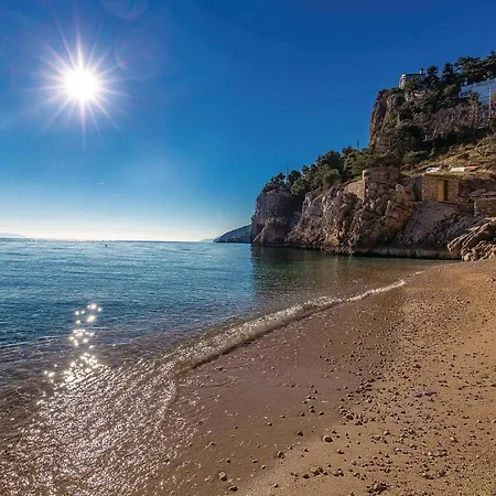 Dom wakacyjny In With Wifi Brseč